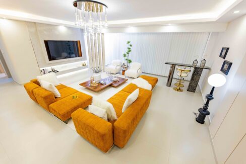 Royal Legend Residence Apartment the living area